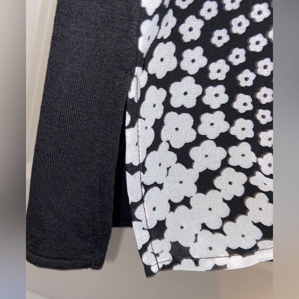 NWT Michael Michael Kors Women Sz-L Blouse, Layered Front, Beautiful🖤🤍Flowers
